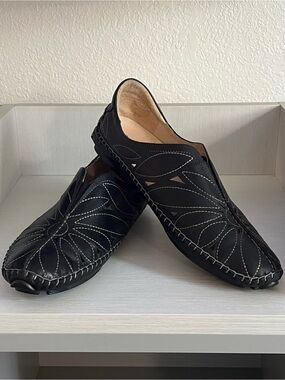 PIKOLINOS Black Leather Slip-On Loafers with Contrast Stitching